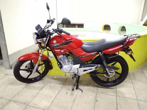 ヤマハ125ccバイク　赤色