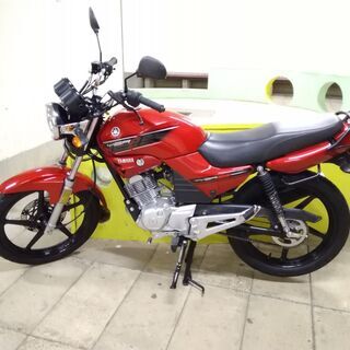 ヤマハ125ccバイク　赤色