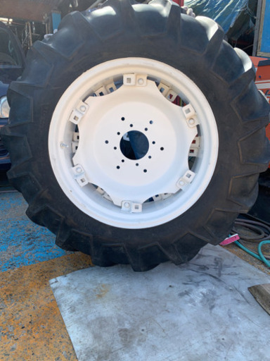 トラクタータイヤ２本　ホイール付き　13.6-28　6PLY　LUG18　8穴　ブリヂストン