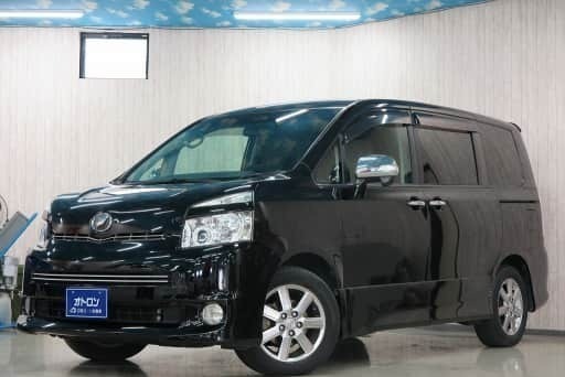 煌めく一台 ヴォクシーの黒はかっこいいですね オトロン高崎 高崎のヴォクシーの中古車 ジモティー