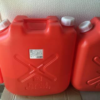 灯油缶(18L)2個とポンプ(※受け渡し決まりました！！※)