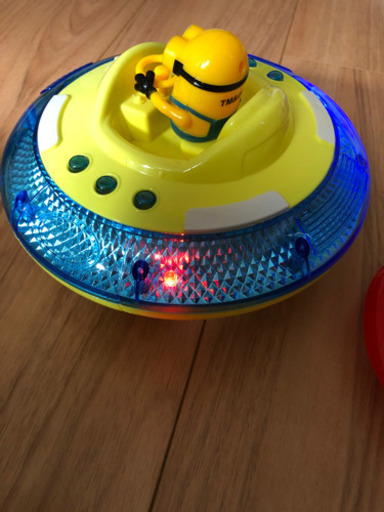 ミニオンズ 光る 走る 音楽が鳴る ミニオン ボブ Ufo型ラジコン 杏 河戸帆待川のラジコンの中古あげます 譲ります ジモティーで不用品の処分