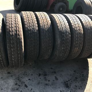お買い上げありがとうございました★再値下げしました★　ブリジストン　五分山　中古トラックタイヤ　4t　8本セット　22.5／80　17.5　