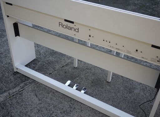 美品 Roland ローランド 電子ピアノ F-130R スリム&スタイリッシュ