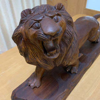 木彫りの獅子