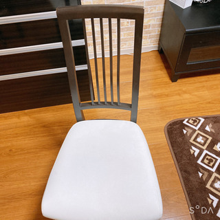 ダイニングテーブル、椅子
