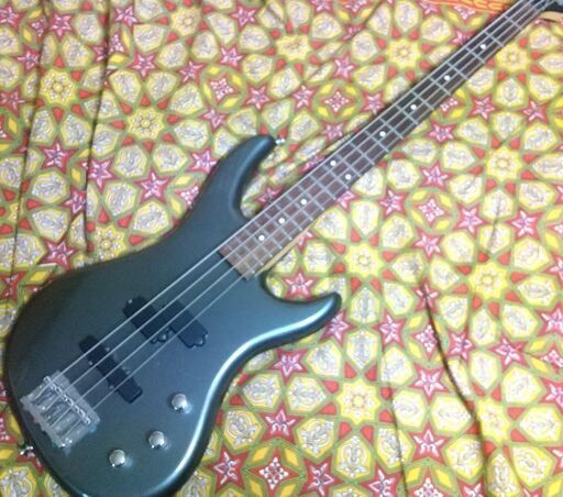 手渡し可 エレキベース Charvel プレジションベース シールド付き
