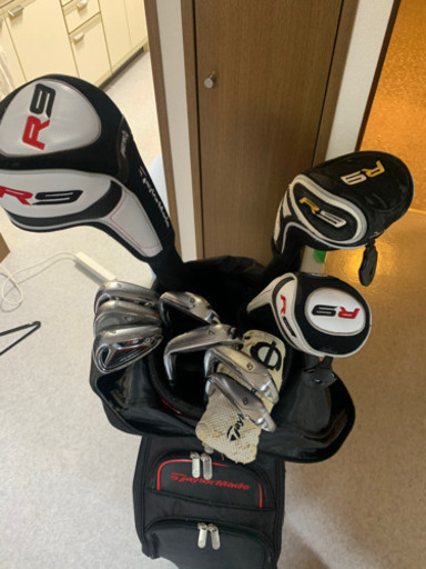 取引中！テーラーメイド ドライバーはRBZ、r9ウッド7、r9UT5？アイアンはr9、5〜9 サンド 52° ゴルフバックに小物全般