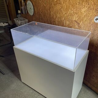 H1006 展示用ショーケース ライトアップできます