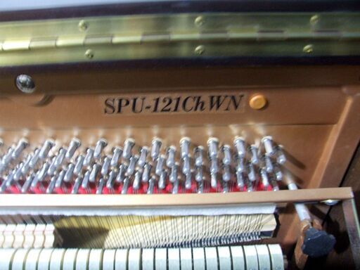 ストックハウゼン ピアノ 品番 SPU121CｈWN アップライトピアノ 猫脚 ウォールナット 艶あり 消音機搭載
