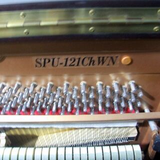 ストックハウゼン　中古ピアノ 品番　SPU121CｈWN アップライトピアノ 猫脚 ウォールナット 艶あり 消音機搭載