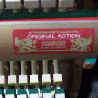 ストックハウゼン　中古ピアノ 品番　SPU121CｈWN アップライトピアノ 猫脚 ウォールナット 艶あり 消音機搭載