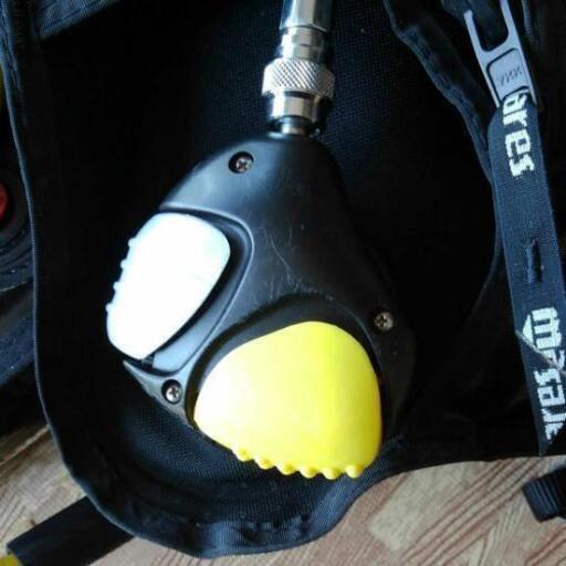 mares h.u.b BC、レギュレーター、オクトパス一体型(残圧系付属)