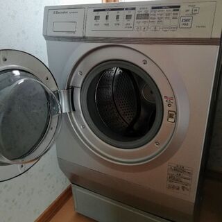 ドラム式全自動洗濯乾燥機