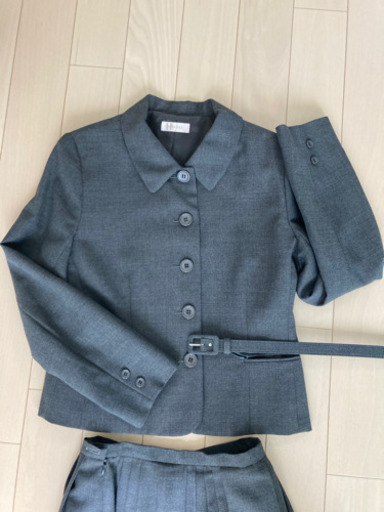 レディーススーツベルト付きセットアップ Sa 土居のスーツ レディース の中古 古着あげます 譲ります ジモティーで不用品の処分