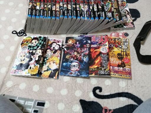 鬼滅の刃全巻\u0026おまけ5冊\u0026バッチ等グッズ色々