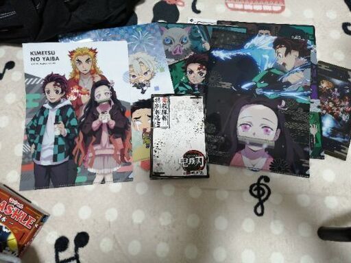 鬼滅の刃全巻\u0026おまけ5冊\u0026バッチ等グッズ色々 - マンガ  