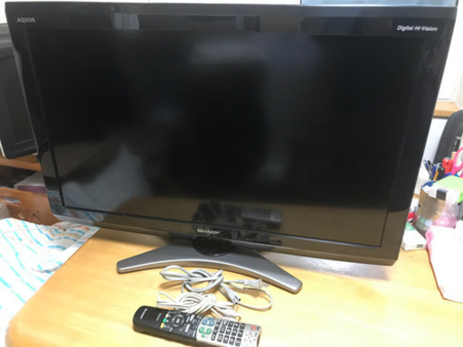 b)美品 2010年製 AQUOS アクオス 32v型 液晶テレビ LC-32E7