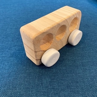 おもちゃ　木の車