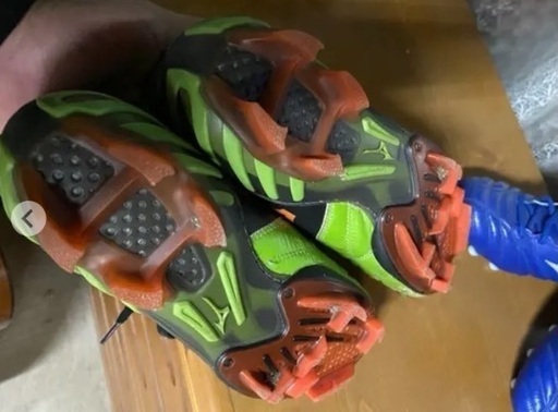 サッカースパイク イグニタス 海外限定