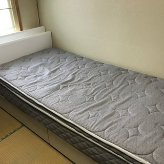 ニトリのシングルベッド（引出し付き）とベッドマット