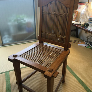 木の椅子2。アジアンテイスト。