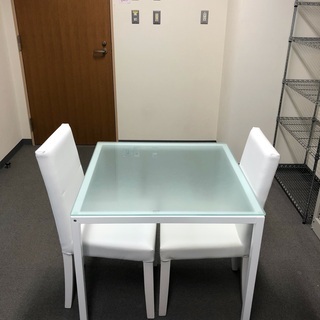 テーブル(椅子2脚付き)