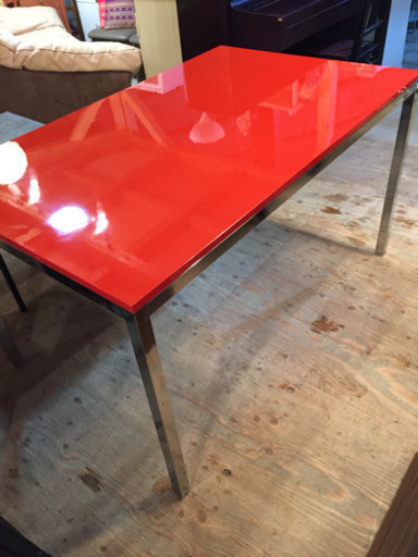お洒落な IKEA ダイニングテーブル 赤 赤オレンジ