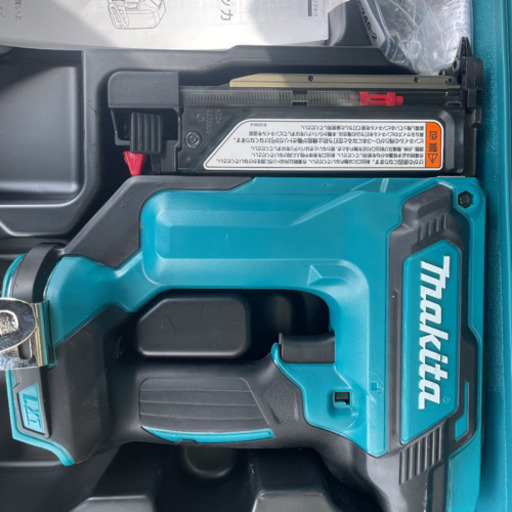 Makita - マキタ(Makita) 充電式ピンタッカ 18V 本体+ケース PT353D Amazon | マキタ(Makita) 充電式ピンタッカ 18V 本体+ケース