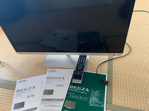 TOSHIBA REGZA 32J7 デジタルハイビジョン液晶テレビ　テレビ台付