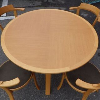 旭川家具 カンディハウス ルントオム（木製丸テーブル） 旭川家具 カンディハウス ルントオム（木製丸テーブル）