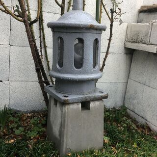 値下げします。。家庭用雑貨、ガーデニング用、ソーラー自動点灯、園芸オブジェ、灯篭、上水道用換気口、女性ではもてません。