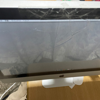 Mac Appleのパソコン　ひび割れあり