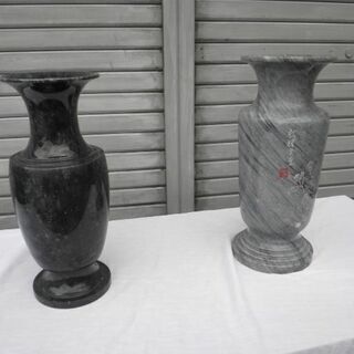 陶器製花瓶出品します。