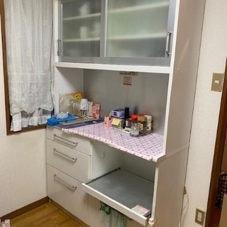白い食器棚　10000円(お値段交渉可です！)
