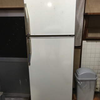 昭和レトロな冷蔵庫