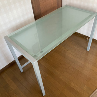 ガラス天板の汎用テーブル