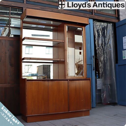 英国アンティーク家具を取り扱う、LLOYD'S ANTIQUES(ロイズ・アンティークス)のTURNIDGE(ターニッジ) チーク材 キュリオケースです。北欧モダンスタイルのオシャレなカップボード。