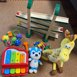 赤ちゃん　ベビー　おもちゃ　絵本　子供服　色々あります！