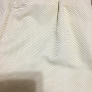 薄い黄色カーテン、白レースカーテン、100圴カゴ4個