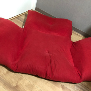 多段式リクライニングソファー赤色