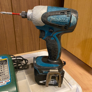 ○makita マキタ 充電式インパクトドライバー 14.4V バッテリー、充電