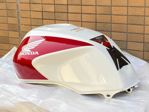 【大幅値下げしました】ホンダCB1300の燃料タンク