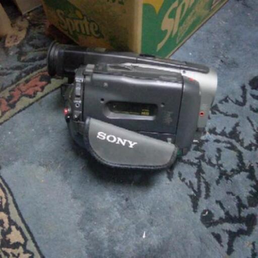 昔、懐かしのビデオカメラです。