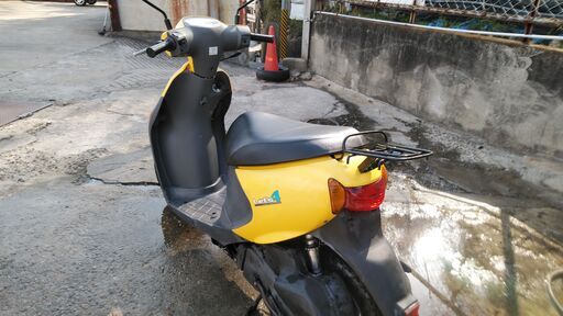 スズキレッツ4 CA46A 黄 明るい色で乗るたびに元気になれるかも