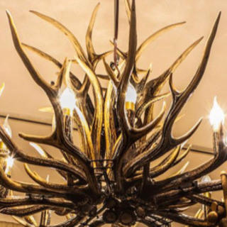 エゾジカの角のシャンデリア