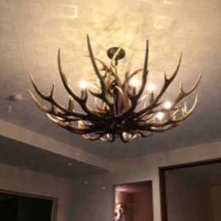 エゾジカの角のシャンデリア