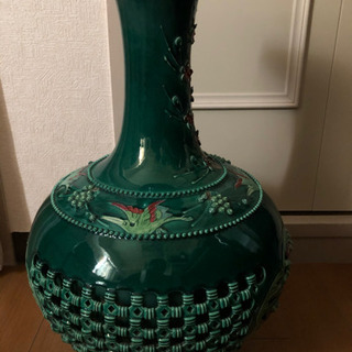 【ネット決済・配送可】上品で高級感のある陶器の花瓶