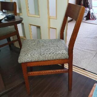 テーブルと椅子2つ - 市川市