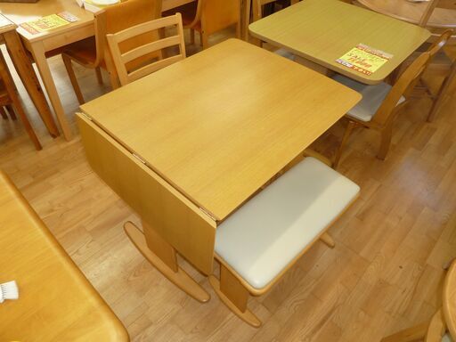 k188☆ダイニングテーブル3点セット☆バタフライタイプ☆ニトリ☆テーブル＋椅子1脚＋ベンチ☆幅900㎜＋300㎜☆近隣配達、設置可能